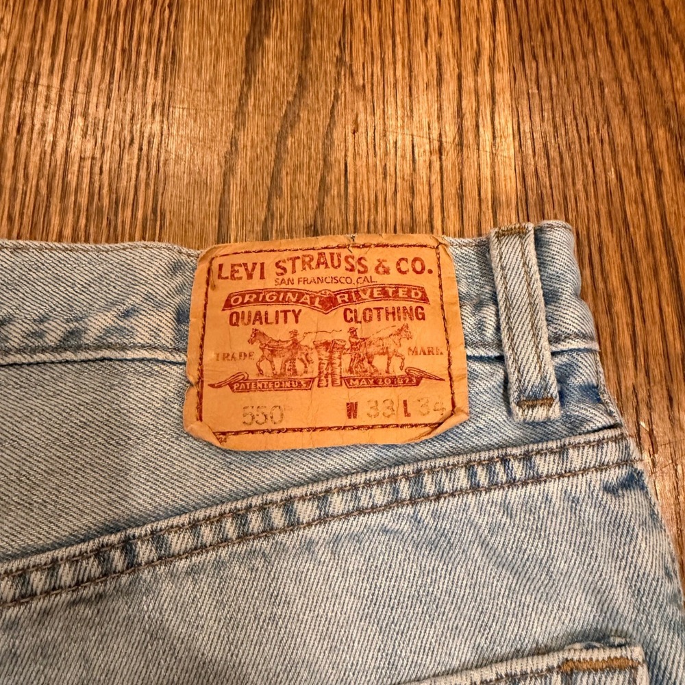 Vintage Levi's 550 Relaxed Fit Tapered Leg Jeans 33x34 Light Wash Blue‎ Denim - Picture 6 of 13